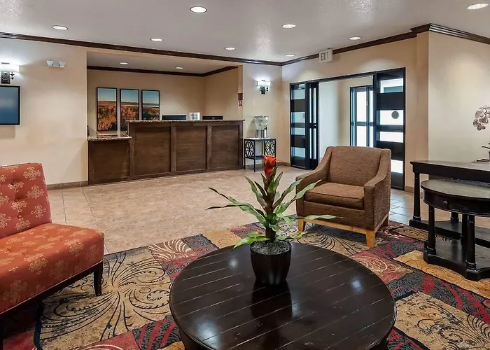 Western & Hotel 3*