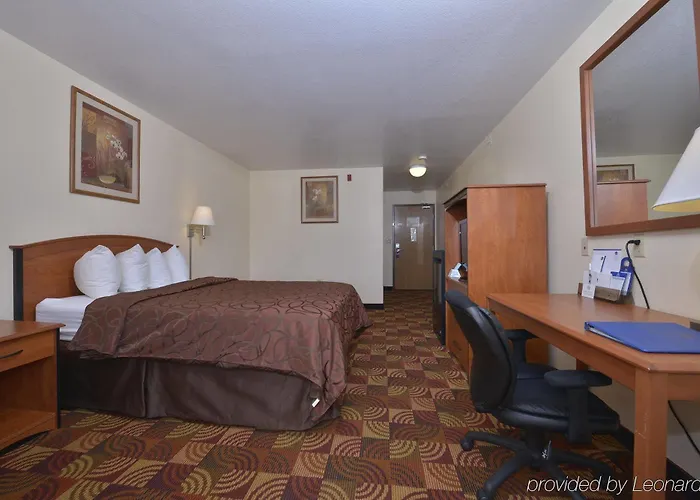 Western & Hotel 3*